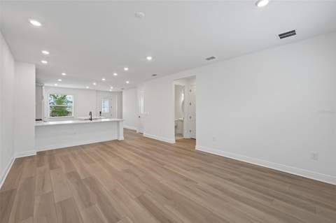 8229 Seaflower Parkway, Bradenton FL - photo 10 of 25