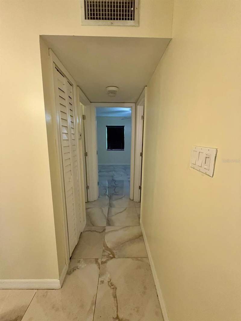 1 bedroom Condominium at 9109 W Hillsborough Avenue #J109, Tudor Cay Condo, Tampa — photo 5