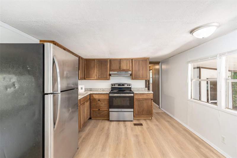2 bedroom Mobile Home at 2901 SW 91st Street, Southgate Manor, Ocala — photo 2