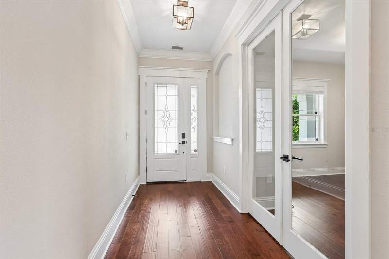5 bedroom Single Family Residence at 3627 E Clark Circle, Bel Mar Rev Unit 5, Tampa — photo 3
