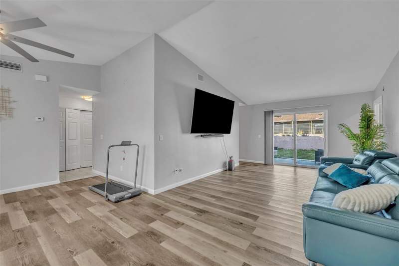 3 bedroom Single Family Residence at 15215 SW 39th Circle, Marion Oaks Un 02, Ocala — photo 5