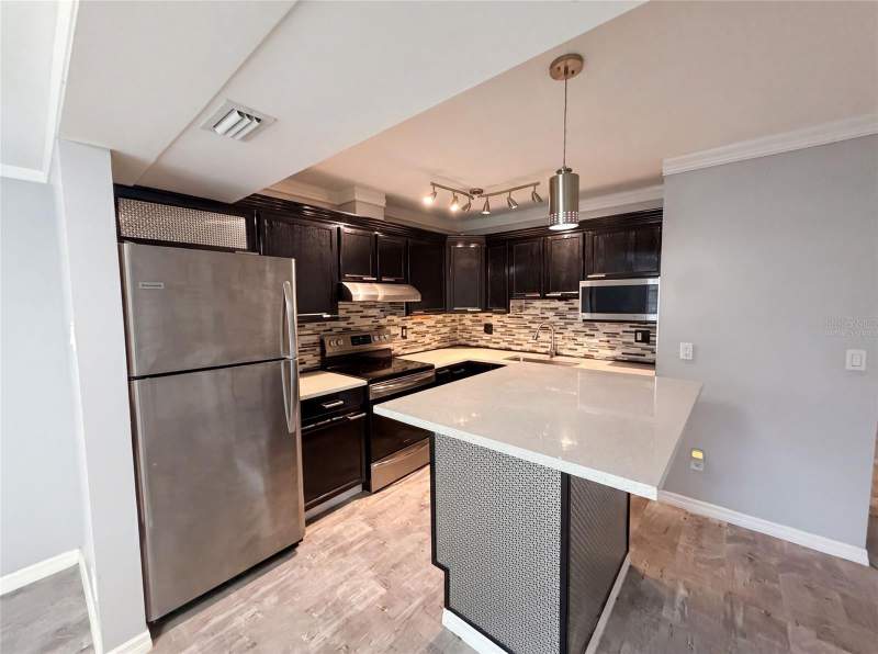 2 bedroom Condominium at 2308 S PARK AVENUE, PARK AVE VILLAS, SANFORD — photo 2