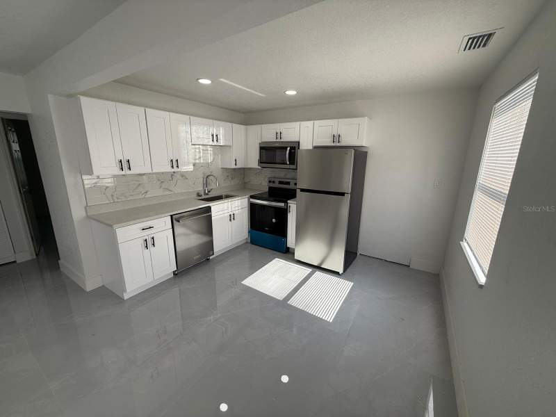 4 bedroom Single Family Residence at 427 40th Avenue, Bayou View, St Petersburg — photo 3