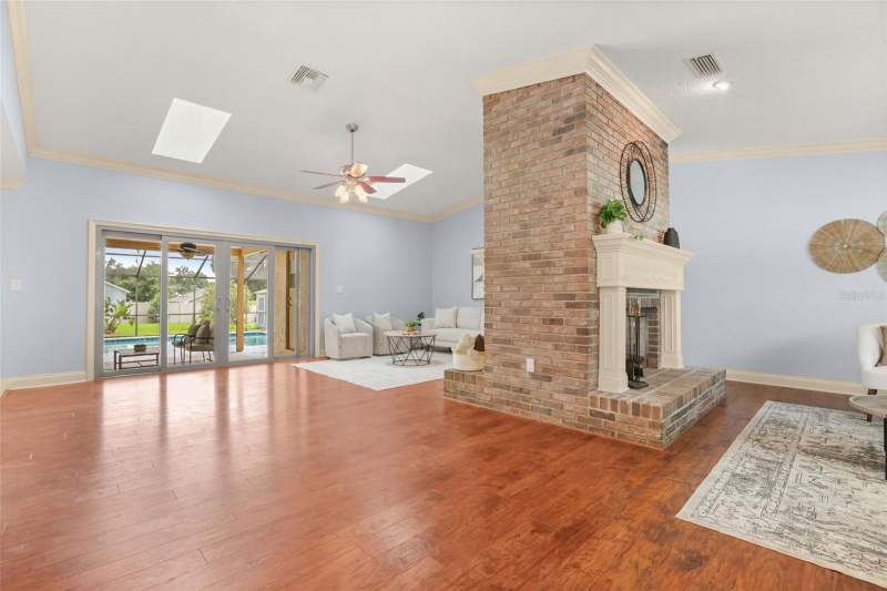 4 bedroom Single Family Residence at 382 Forest Park Circle, Forest Park Estates Sec 2, Longwood — photo 4