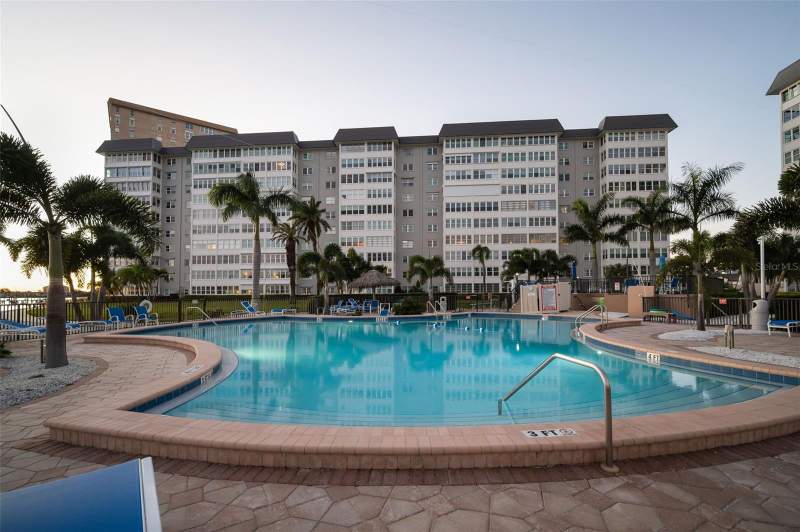 2 bedroom Condominium at 5130 Brittany Drive #202, Bayway Isles Point Brittany Three, St Petersburg — photo 2