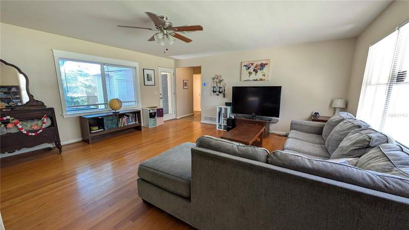 3 bedroom Single Family Residence at 2469 Broadvue Avenue, Broadvue Heights, Eustis — photo 4