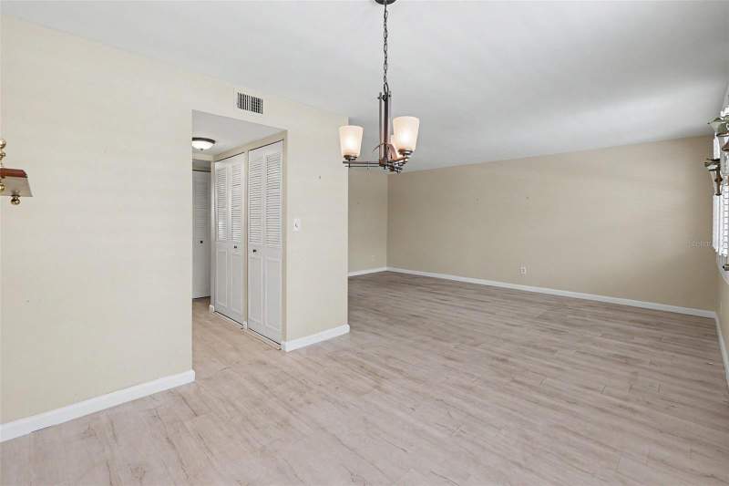 1 bedroom Condominium at 4720 Locust Street #206, Winston Park Northeast, St Petersburg — photo 5