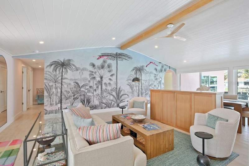 4 bedroom Single Family Residence at 605 Concord Lane, Key Royale 7th Add, Holmes Beach — photo 4