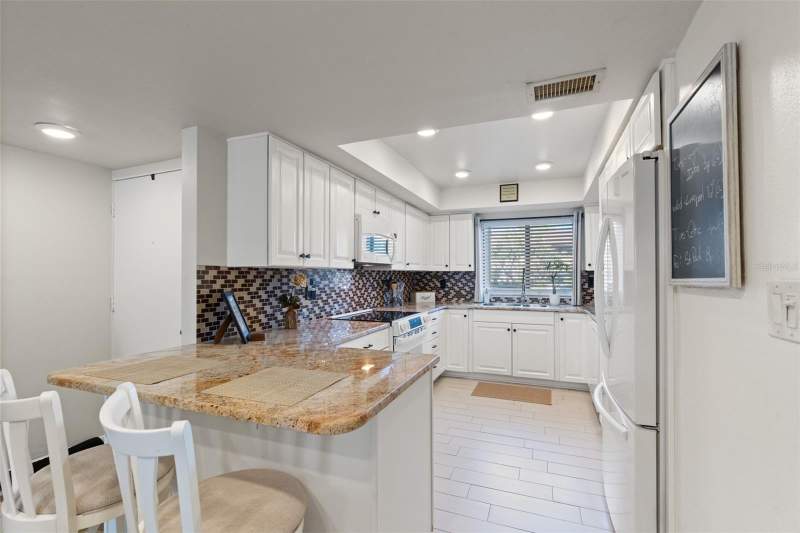 2 bedroom Condominium at 860 S Village Drive #105, Village Lake Condo, St Petersburg — photo 5
