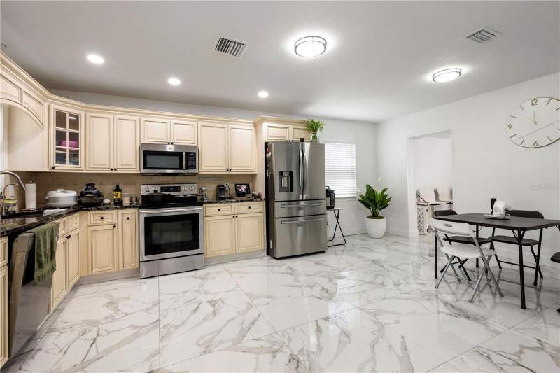 3 bedroom Single Family Residence at 2811 W Ohio Avenue, Glennoaks Rev Sub, Tampa — photo 2