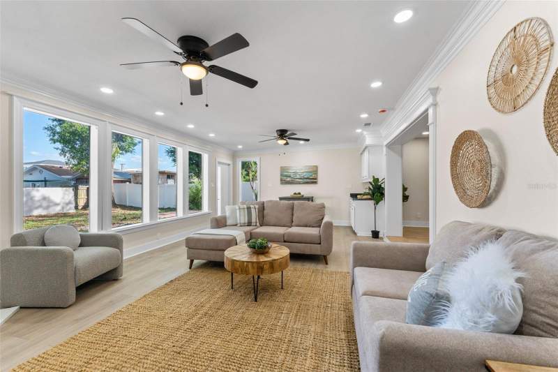 5 bedroom Single Family Residence at 1714 W Saint Isabel Street, Richardsons Village Subdivisi, Tampa — photo 2