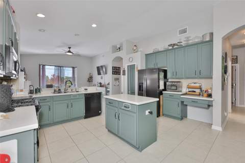 5223 Clover Mist Drive, Apollo Beach FL - photo 6 of 52