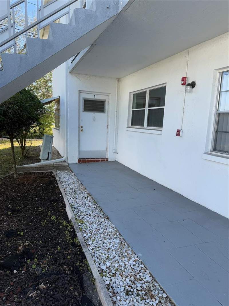 2 bedroom Condominium at 5895 18th Street #9, Town Apts Condo, St Petersburg — photo 2