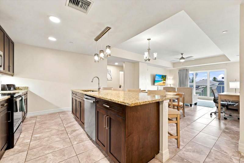 3 bedroom Condo - Hotel at 24 Avalon Street #405, Avalon Club Resort Condo, Clearwater Beach — photo 3