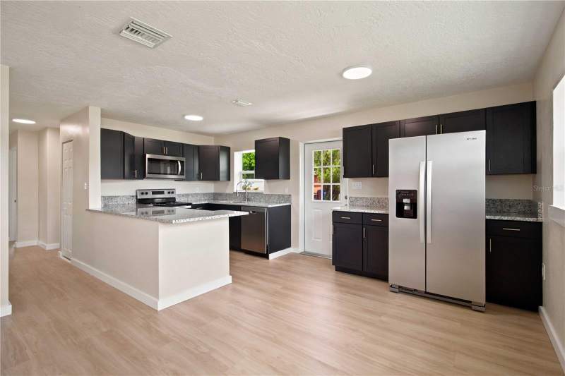 4 bedroom Single Family Residence at 2057 Garden Parkway, Garden Heights, Bradenton — photo 5