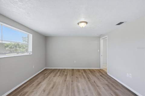 2173 Fiesta Drive, Sarasota FL - photo 22 of 42