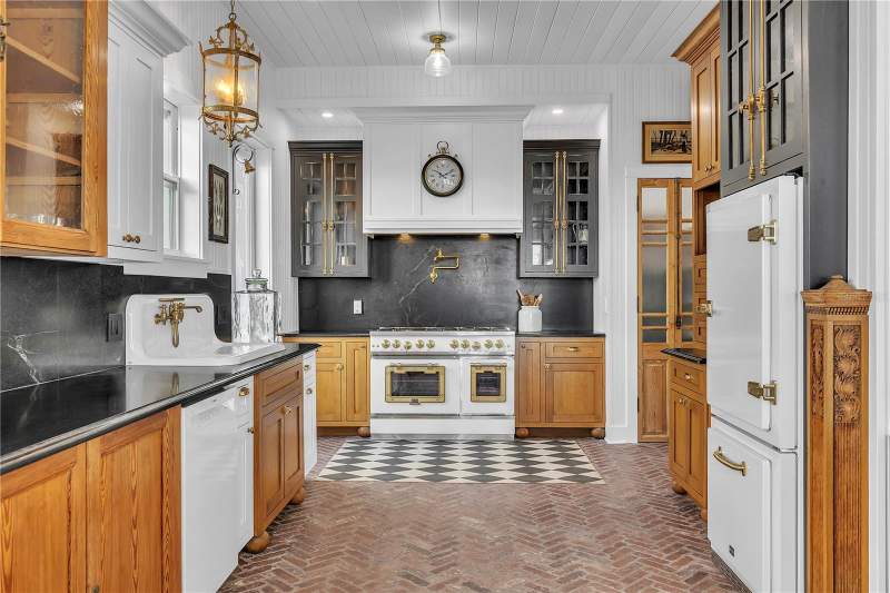 4 bedroom Single Family Residence at 8241 Main Street, Seagull Bay Sub, Bokeelia — photo 4
