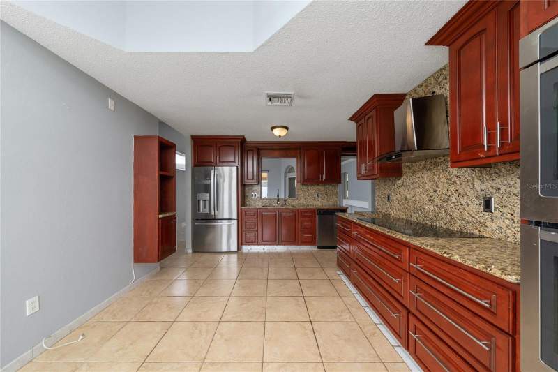 3 bedroom Single Family Residence at 8810 Kensington Court, Lindfields Unit 1, Kissimmee — photo 2