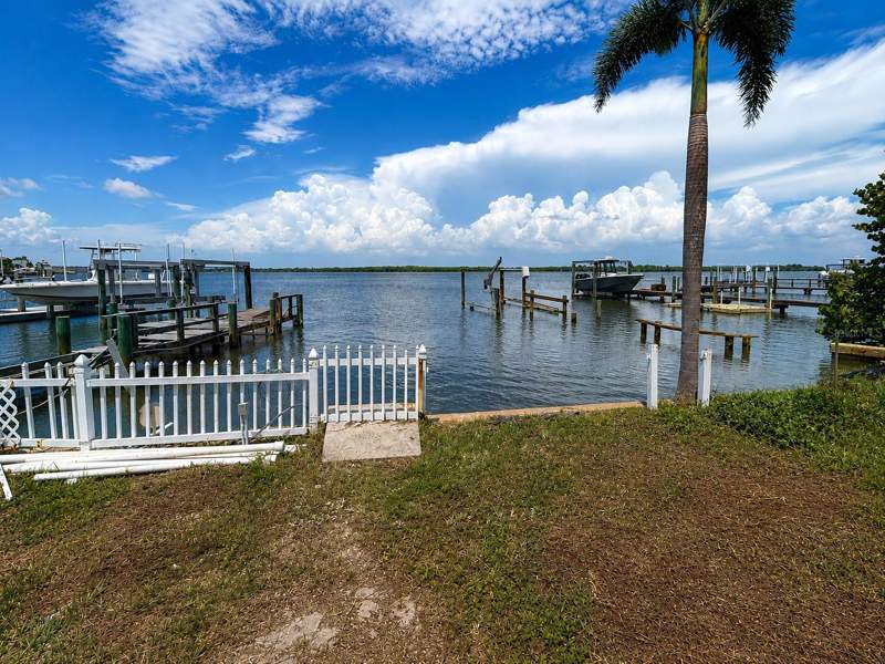 3 bedroom Single Family Residence at 6111 BAYOU GRANDE BOULEVARD, SHORE ACRES BAYOU GRANDE SEC, ST PETERSBURG — photo 2