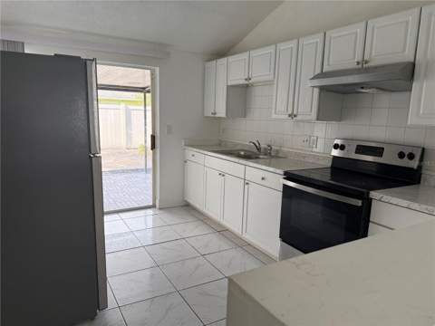 10205 Bellhurst Court, Tampa FL - photo 6 of 19