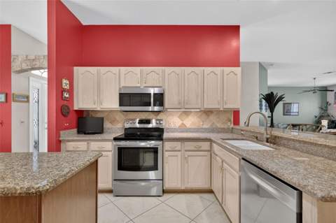 542 Loma Paseo Drive, The Villages FL - photo 9 of 49