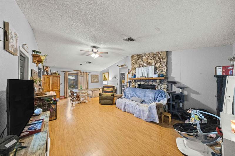 3 bedroom Single Family Residence at 3301 NE 23rd Avenue, Sun Ray Estate, Ocala — photo 2