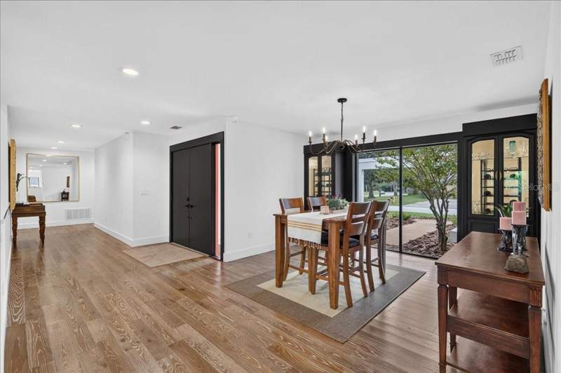 4 bedroom Single Family Residence at 2862 Shady Oak Court, Landmark Woods 2nd Add, Clearwater — photo 5