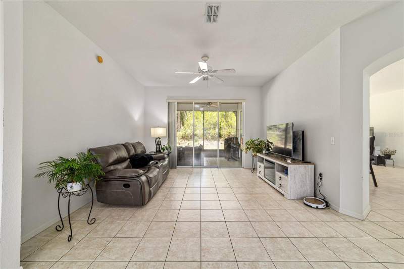 3 bedroom Single Family Residence at 20870 SW 90th Loop, Rainbow Spgs 01 Rep, Dunnellon — photo 2