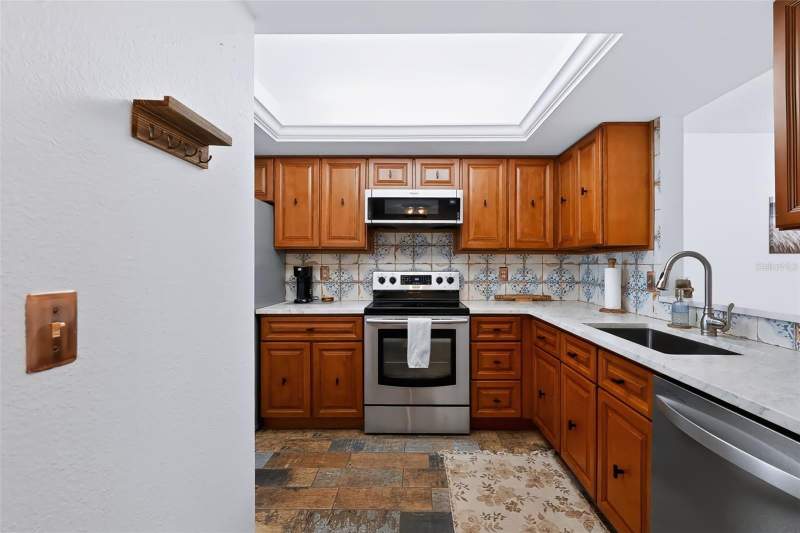 2 bedroom Condominium at 719 Pinellas Bayway #311, Tierra I Condo, St Petersburg — photo 4