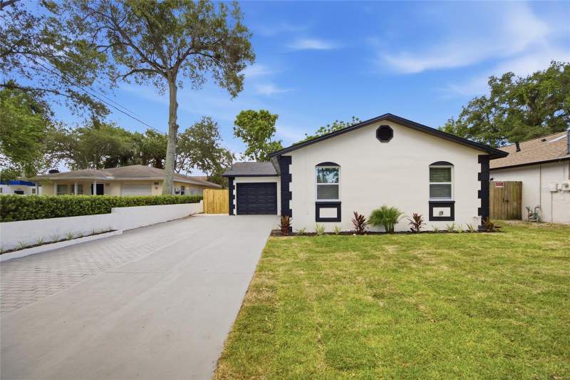 4 bedroom Single Family Residence at 1001 Carlton Street, Jacksons C E Sub, Clearwater — photo 2