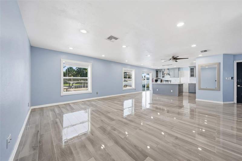3 bedroom Single Family Residence at 10717 Donbrese Avenue, Tampa Shores Inc 1 Unit 3, Tampa — photo 4