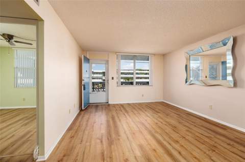 4715 Bay Street #222, St Petersburg FL - photo 7 of 37