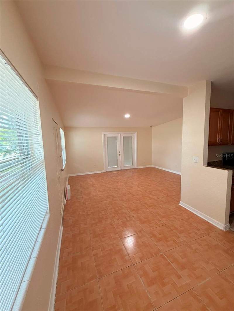 4 bedroom Single Family Residence at 1503 W Linebaugh Avenue, Golfland Of Tampas North Side, Tampa — photo 2