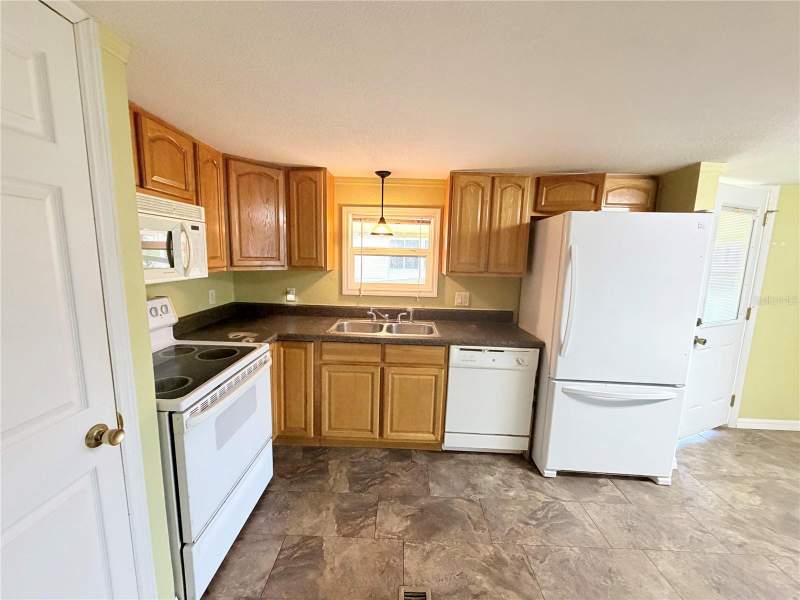 2 bedroom Manufactured Home at 14224 Sandhurst Street, Brookridge Comm, Brooksville — photo 4