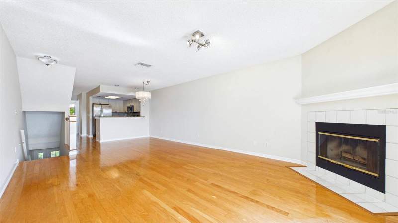 3 bedroom Townhouse at 323 Madeira Circle, Palms Of Tierra, St Petersburg — photo 4
