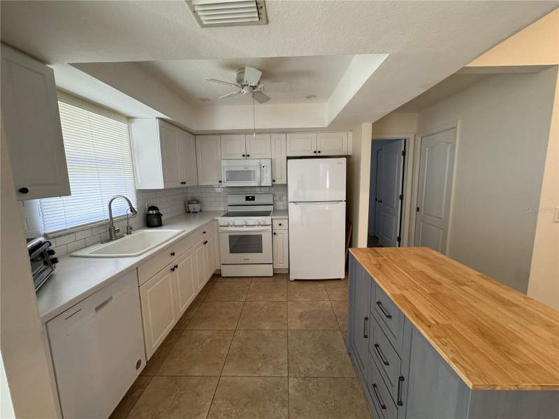 3 bedroom Single Family Residence at 3806 SW 6th Avenue, Cape Coral, Cape Coral — photo 3