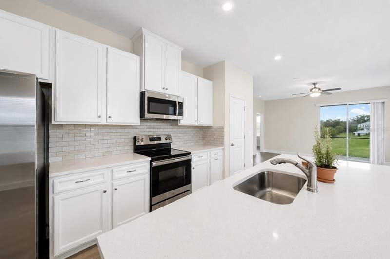 3 bedroom Single Family Residence at 14008 Crimson Avenue, Avalon Woods Ph II, Bradenton — photo 4