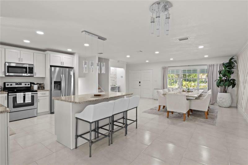 5 bedroom Single Family Residence at 8702 Elmwood Lane, Bay Crest Park Unit 06, Tampa — photo 5