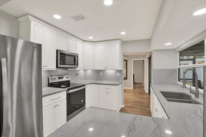 4 bedroom Single Family Residence at 1820 Northwood Drive, Southwood, Clearwater — photo 2