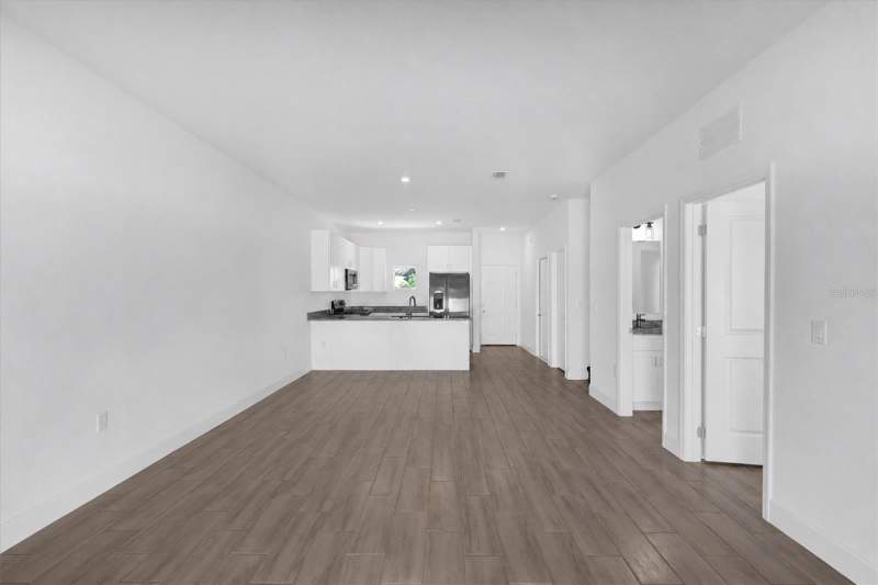 4 bedroom Townhouse at 452 Lake Shore Parkway, Waterford/Bridgewater, Davenport — photo 4