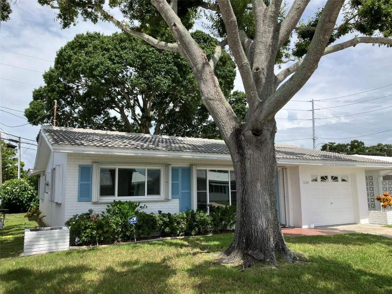 2 bedroom Condominium at 10186 45th Way, Mainlands Of Tamarac By The Gulf Two Condo, Pinellas Park — photo 2