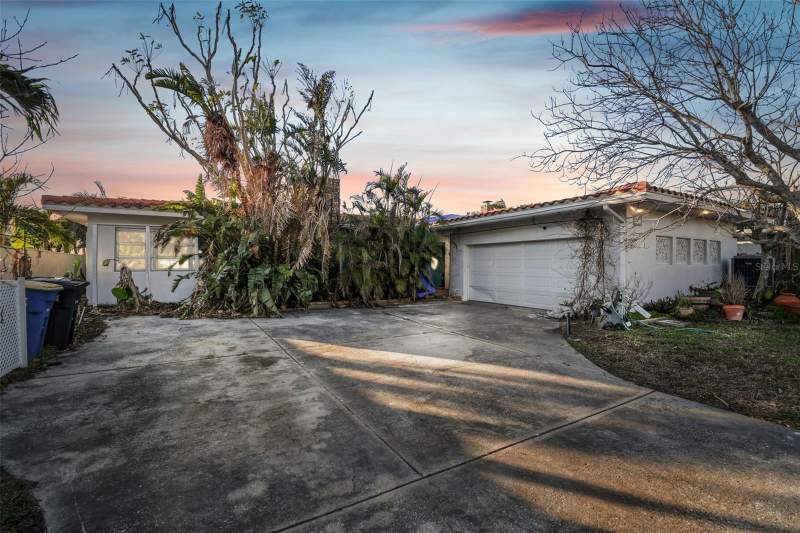 3 bedroom Single Family Residence at 1836 Venetian Point Drive, Venetian Point, Clearwater — photo 2