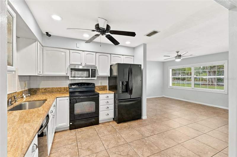 3 bedroom Single Family Residence at 1215 Lakeshore Boulevard, Lake Front Add To Town Of St Cloud, St Cloud — photo 5