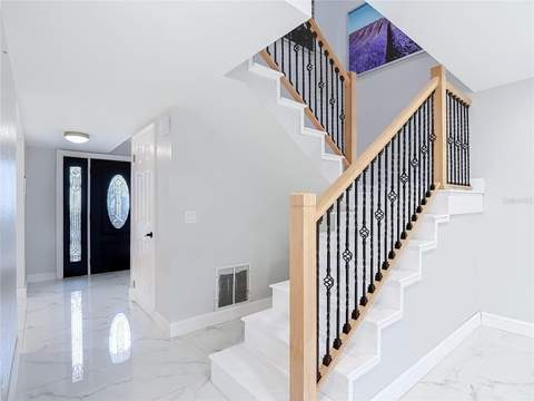 8725 Bay Pointe Drive, Tampa FL - photo 20 of 56