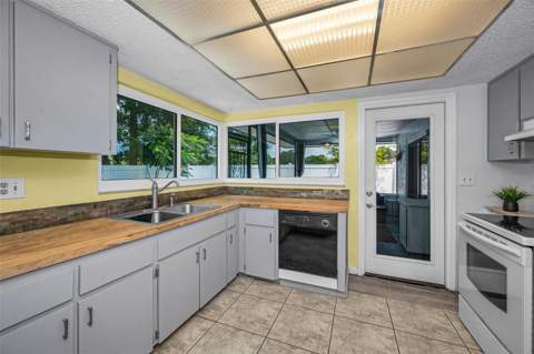 505 Whispering Oak Drive, Tarpon Springs FL - photo 17 of 98