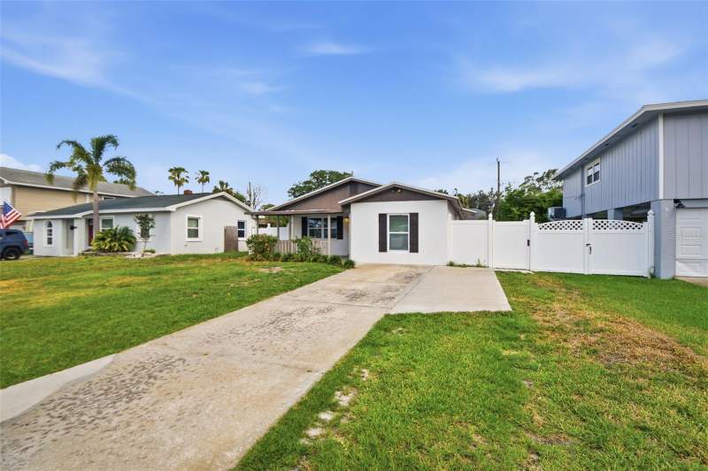 1842 SHORE ACRES BOULEVARD home for sale in Shoreacres Center