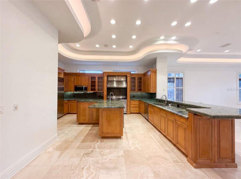 5 bedroom Single Family Residence at 4407 W Dale Avenue, Beach Park, Tampa — photo 3