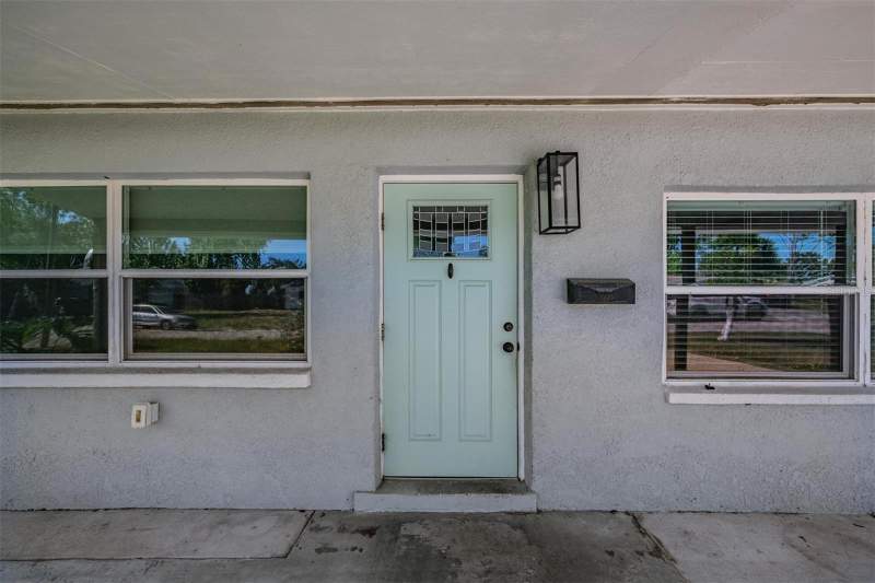4 bedroom Single Family Residence at 3920 Wahoo Drive, Coquina Key Sec 2, St Petersburg — photo 2