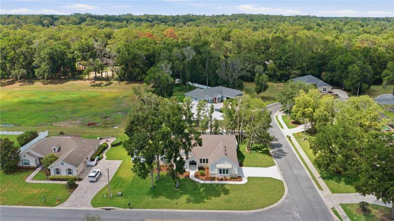 4 bedroom Single Family Residence at 2120 SE 41st Avenue, Summerset Estate, Ocala — photo 2