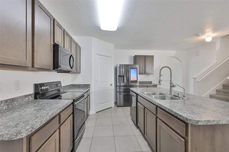 5 bedroom Single Family Residence at 5461 Magdalene Way, Zephyr Rdg Ph 1-A, Zephyrhills — photo 3